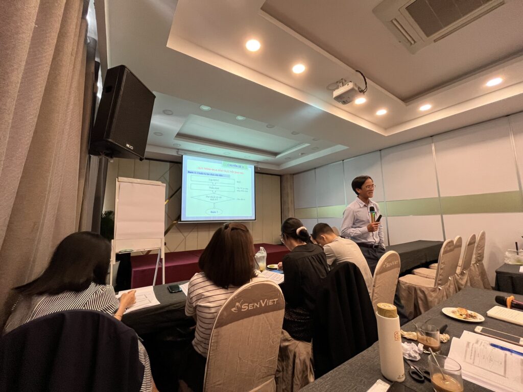USAID/LADDERS trains new community-based organizations and social enterprises on bidding procedures for social contracting as part of their financial sustainability.